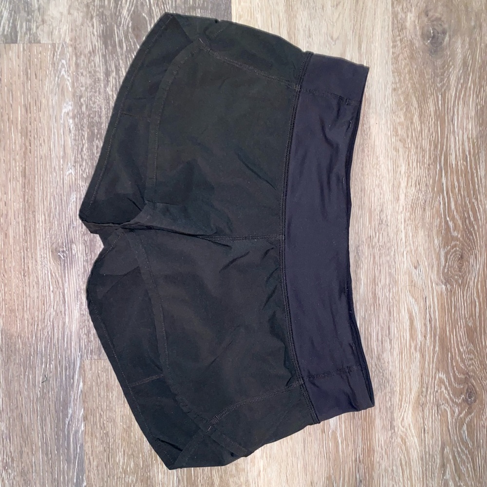 LULULEMON *like new* SPEED UP SHORTS SIZE 6
